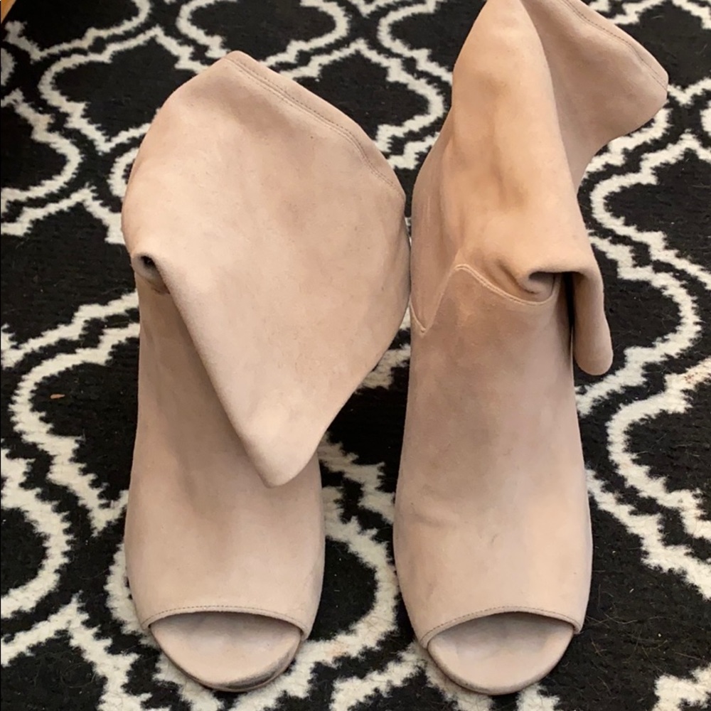 πMIchael Kors Bootiesπ - Picture 1 of 7